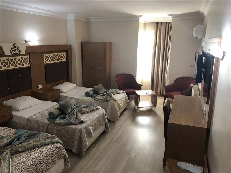 Grand Milan Hotel - 10