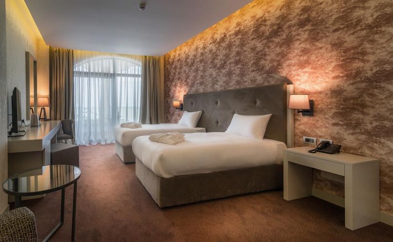 THE GRAND GLORIA HOTEL - 4