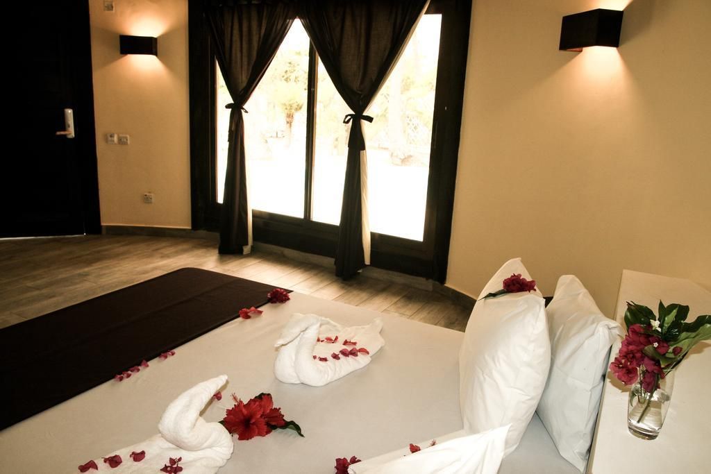 BLUE MOON RESORT - 8