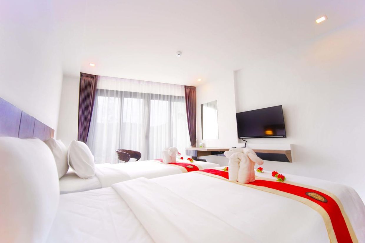 PHOENIX KARON BEACH HOTEL - 14