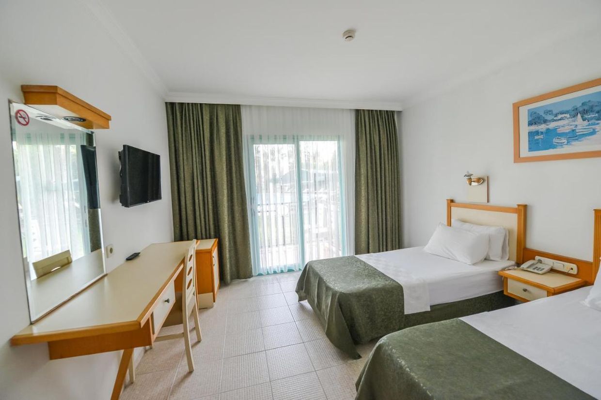 Rebin Beach Hotel - 8