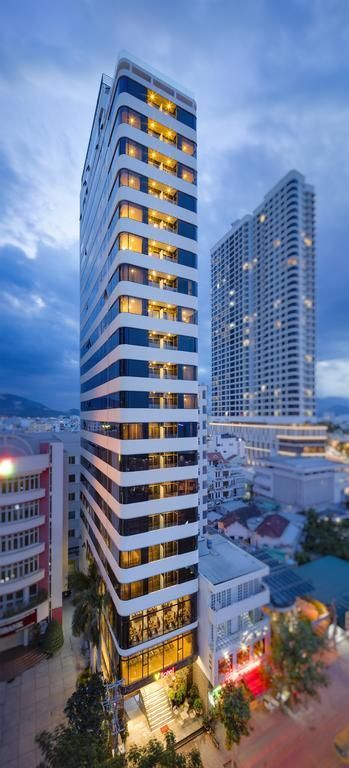 V HOTEL - 1