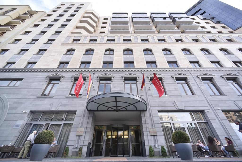 RAMADA HOTEL & SUITES BY WYNDHAM - 1