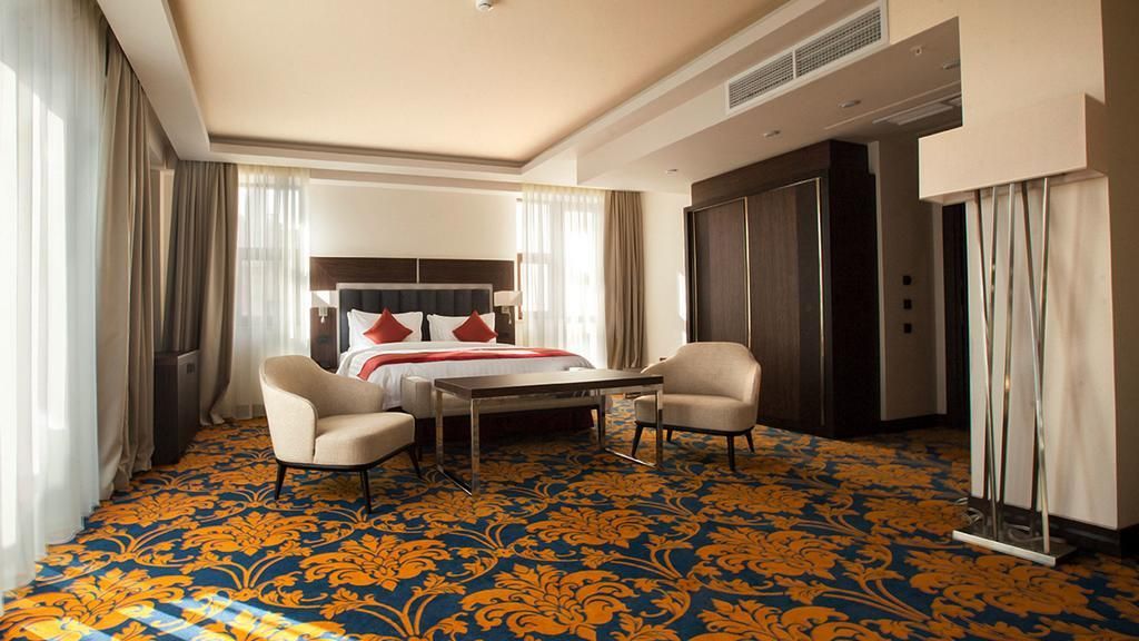 RAMADA HOTEL & SUITES BY WYNDHAM - 4