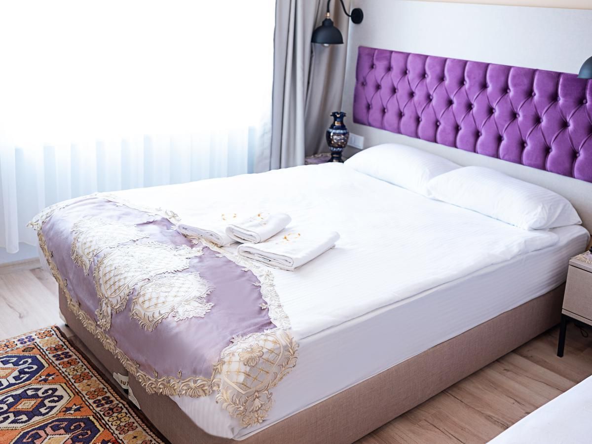 The Lola Hotel   - 1