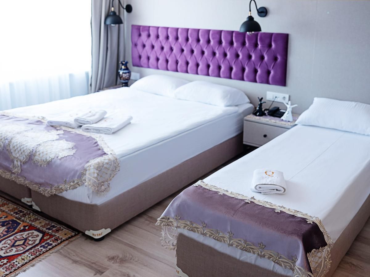 The Lola Hotel   - 2