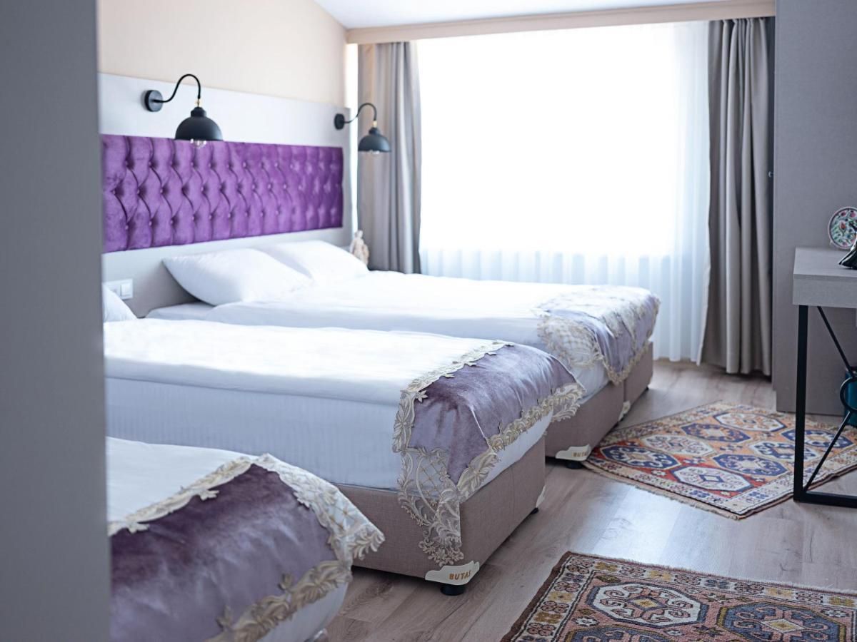 The Lola Hotel   - 11