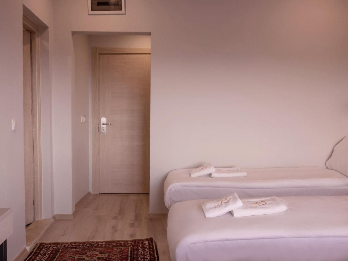 The Lola Hotel   - 14