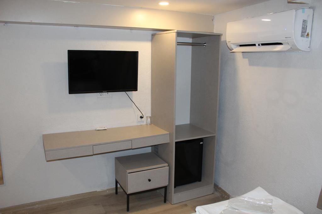 The Lola Hotel   - 7