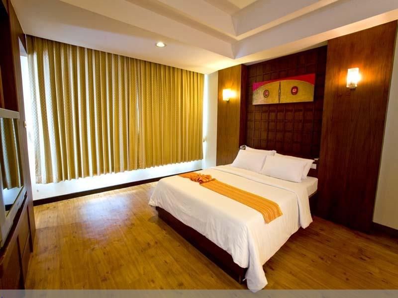 EASTERN GRAND PALACE - 13