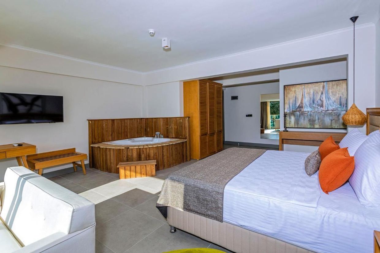 Yalipark Beach Hotel - 33