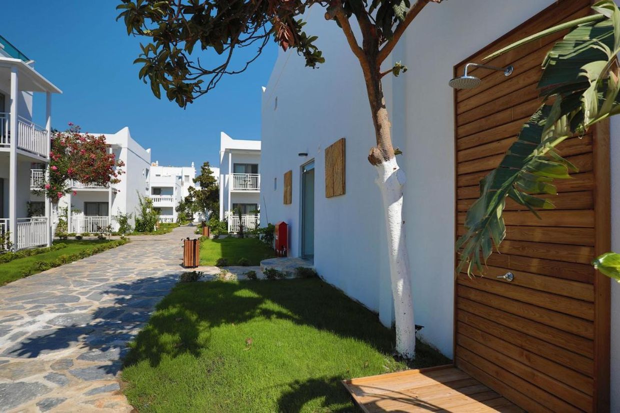 Yalipark Beach Hotel - 5