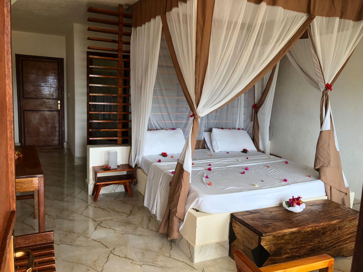 PALUMBO WAVES RESORT - 13