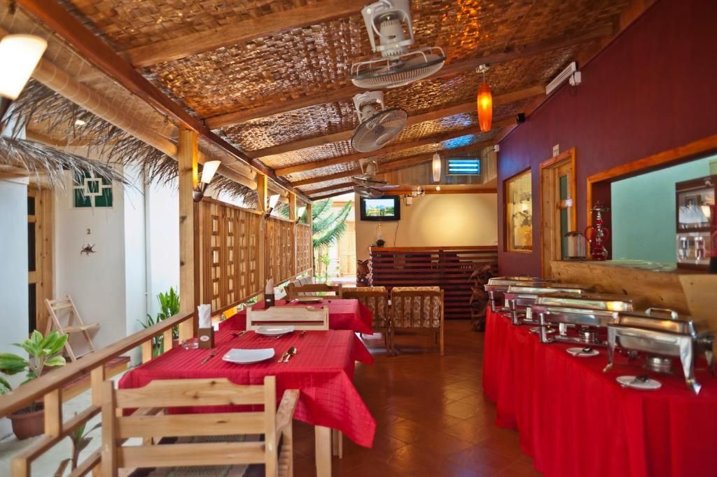 STINGRAY BEACH INN - 3