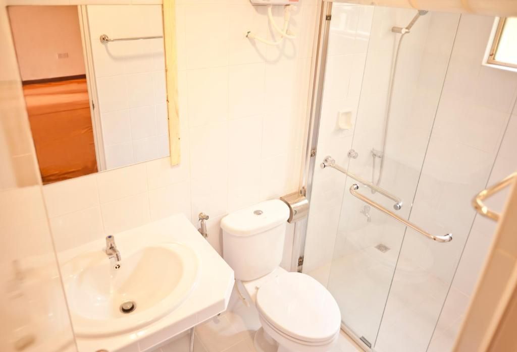 STINGRAY BEACH INN - 7