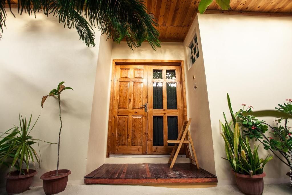 STINGRAY BEACH INN - 9