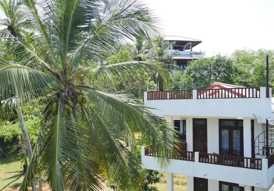 HIDEAWAY LODGE & RESTURANT - 1