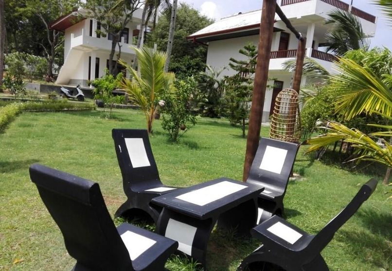 HIDEAWAY LODGE & RESTURANT - 2