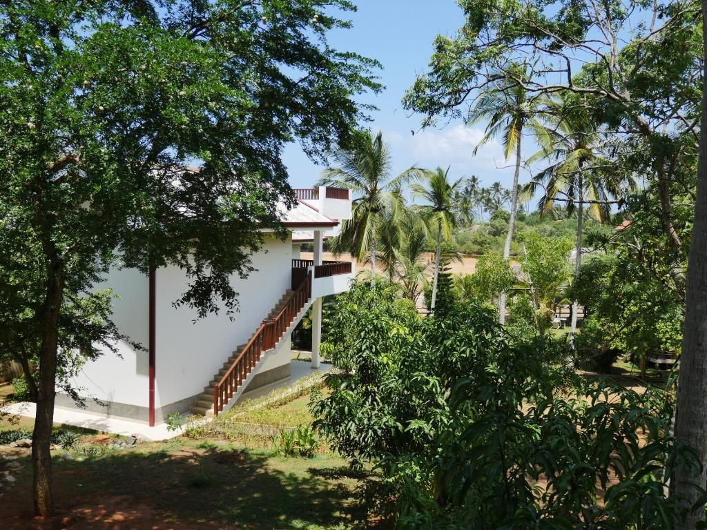 HIDEAWAY LODGE & RESTURANT - 12