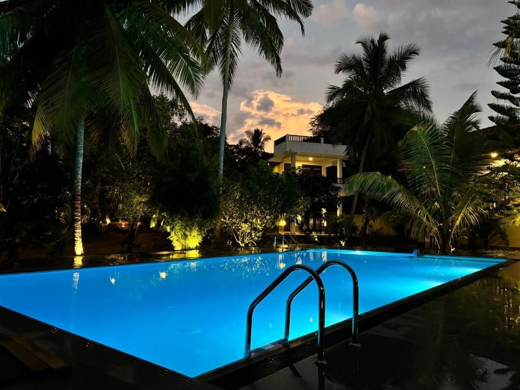 HIDEAWAY LODGE & RESTURANT - 14