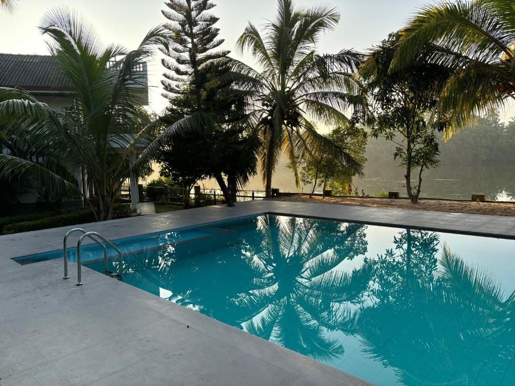 HIDEAWAY LODGE & RESTURANT - 15