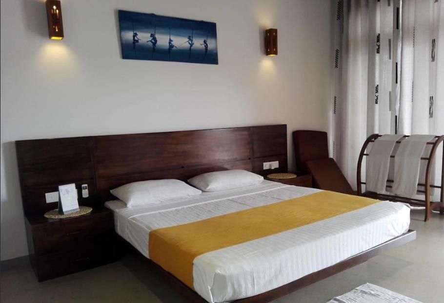 HIDEAWAY LODGE & RESTURANT - 17