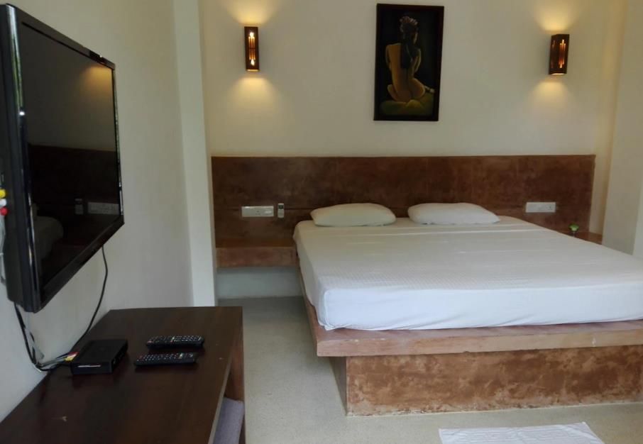 HIDEAWAY LODGE & RESTURANT - 21