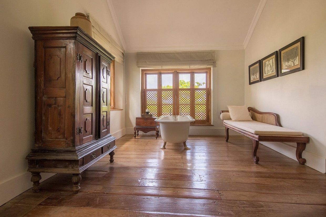 TARU VILLAS,Rampart St - 14