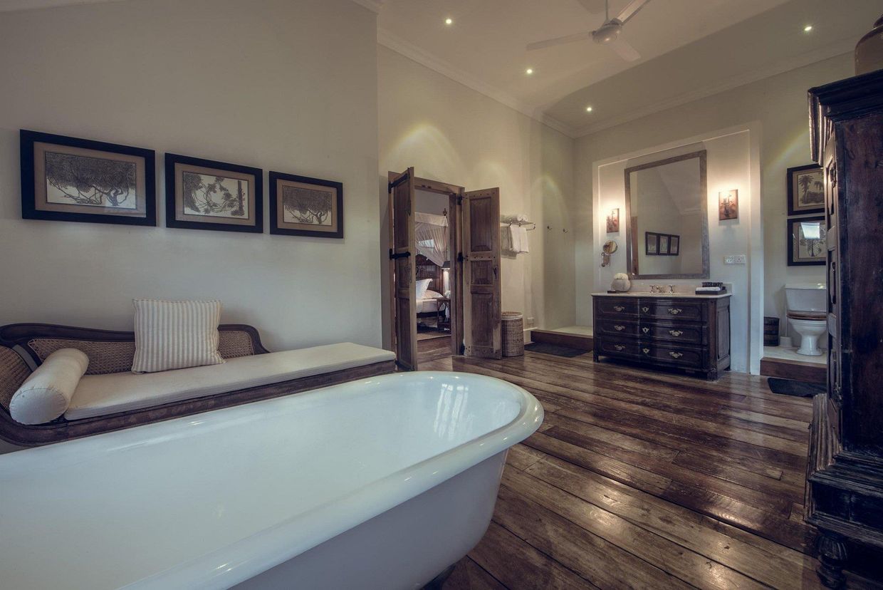 TARU VILLAS,Rampart St - 8