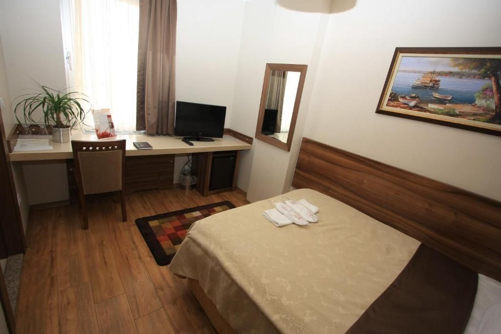 My Rose Hotel - 11
