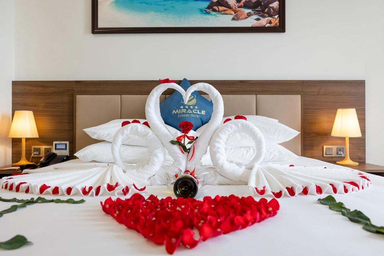MIRACLE LUXURY HOTEL - 3