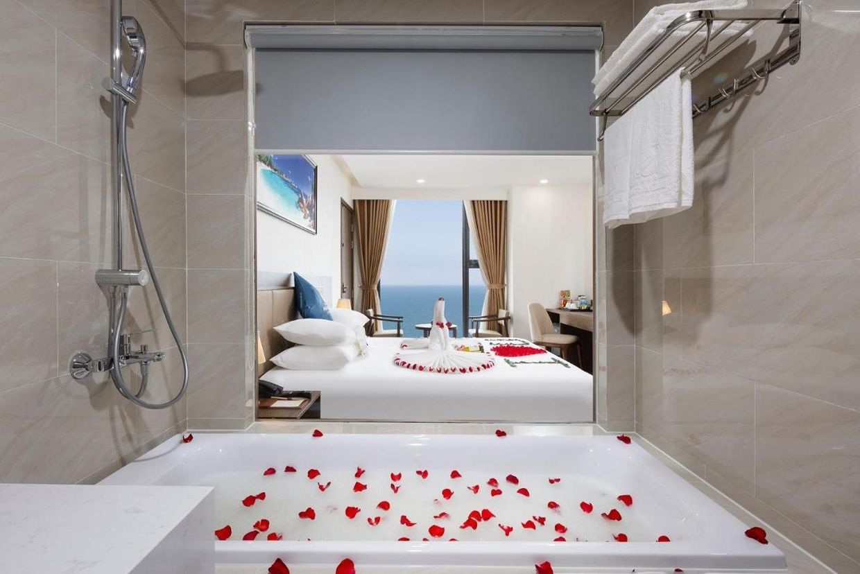 MIRACLE LUXURY HOTEL - 4