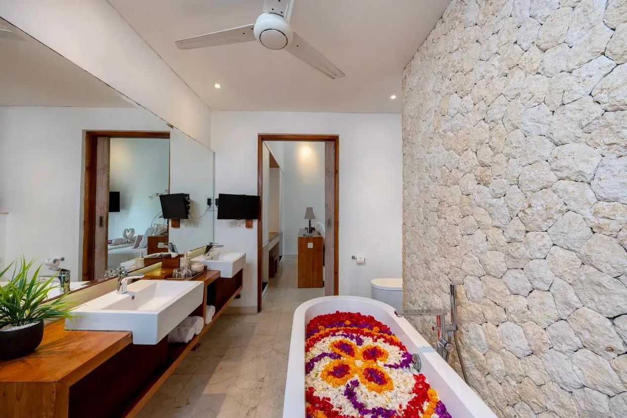 THE JIMBARAN VILLA - 6