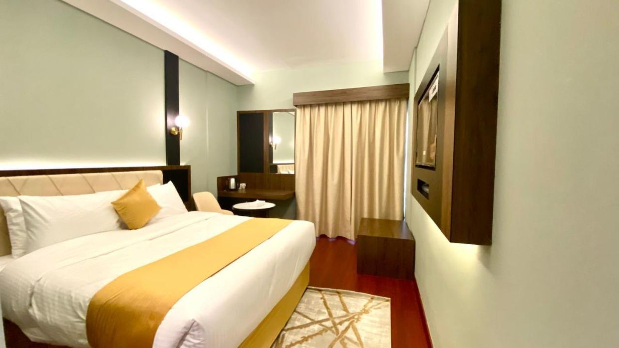 CONCORDE INN HOTEL - 4