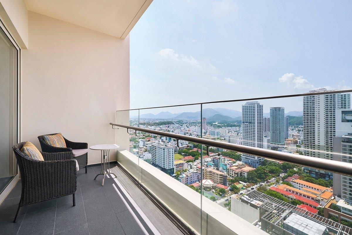 INTERCONTINENTAL RESIDENCES - 76