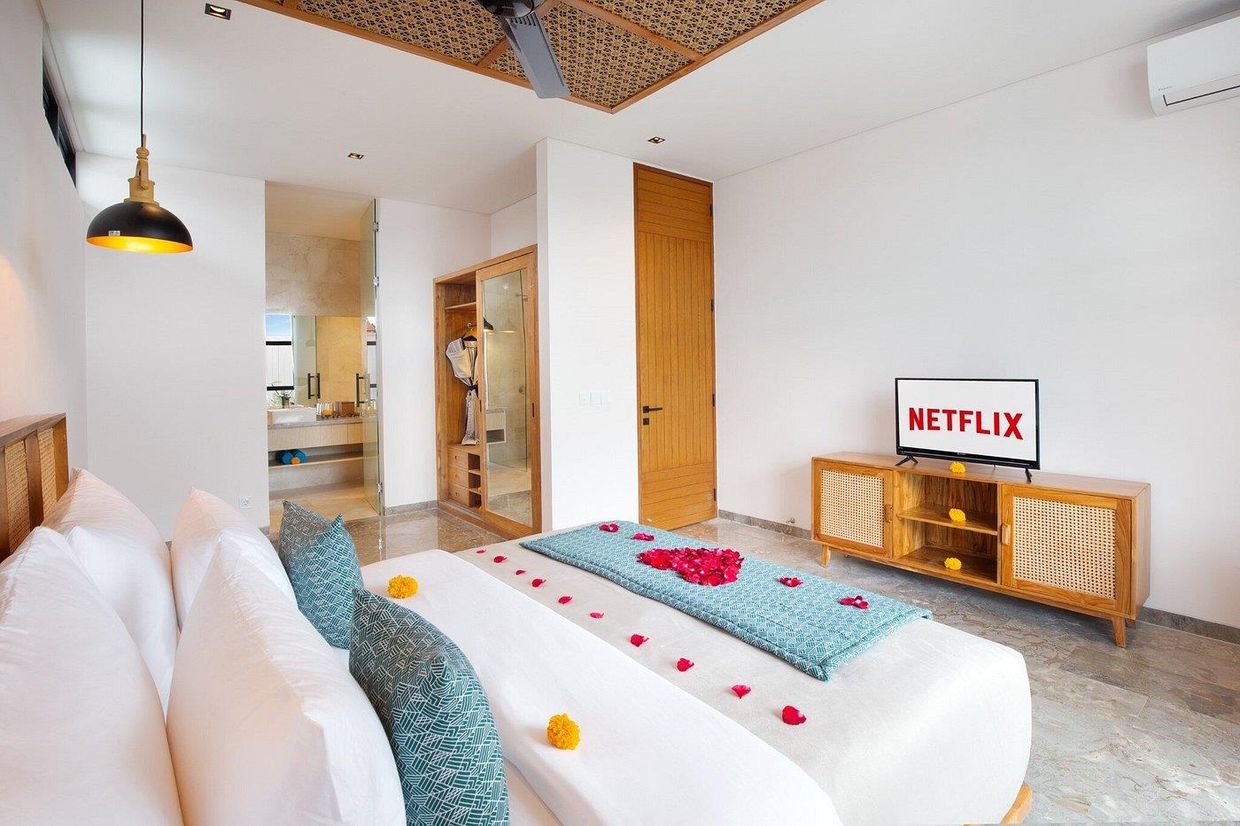 EIGHT PALMS VILLA SEMINYAK - 31