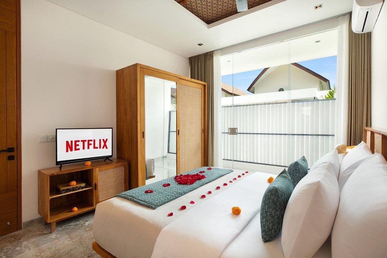 EIGHT PALMS VILLA SEMINYAK - 32