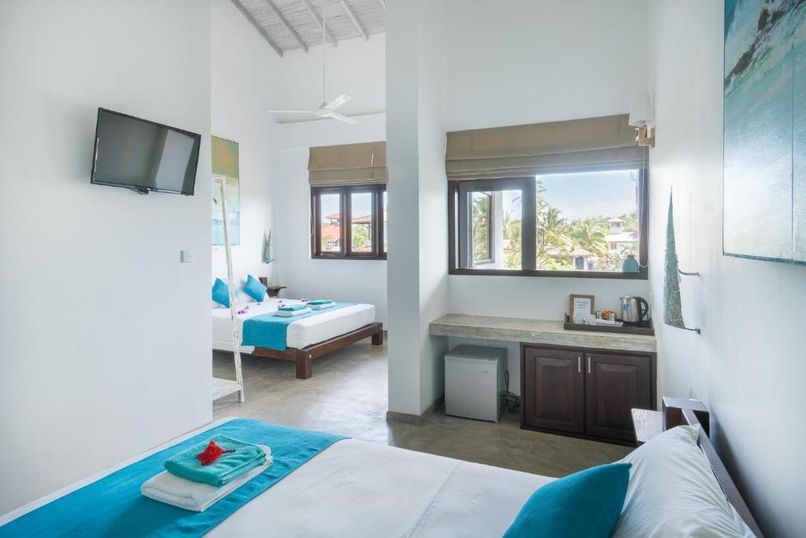 AT EASE BEACH HOTEL - 4