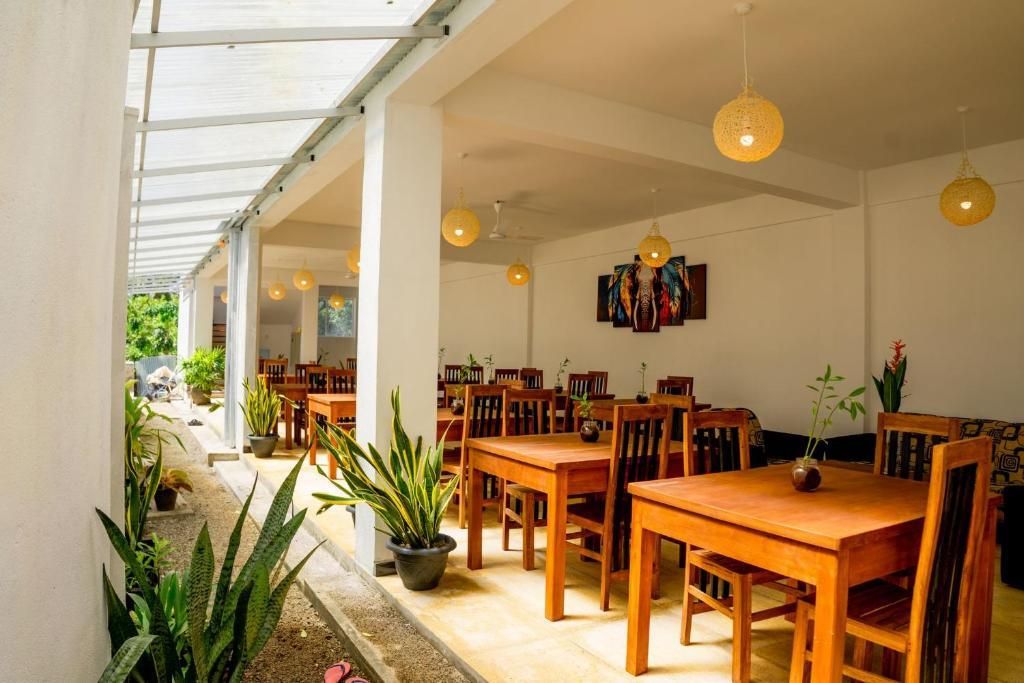 TEVINS PLACE HOTEL - 26