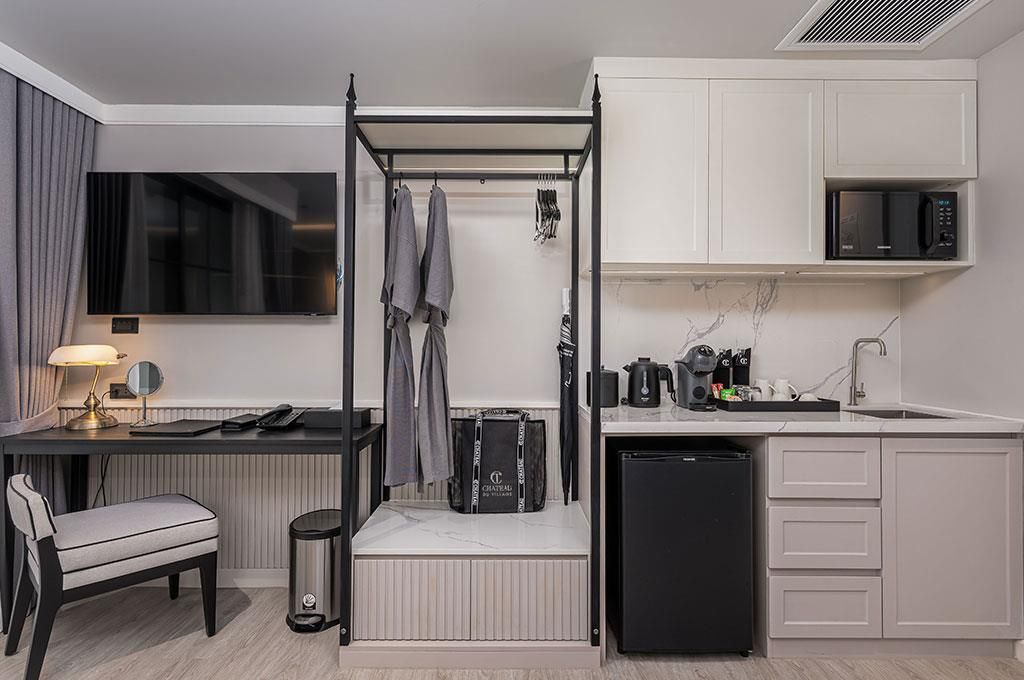 CHATEAU DU VILLAGE - 12