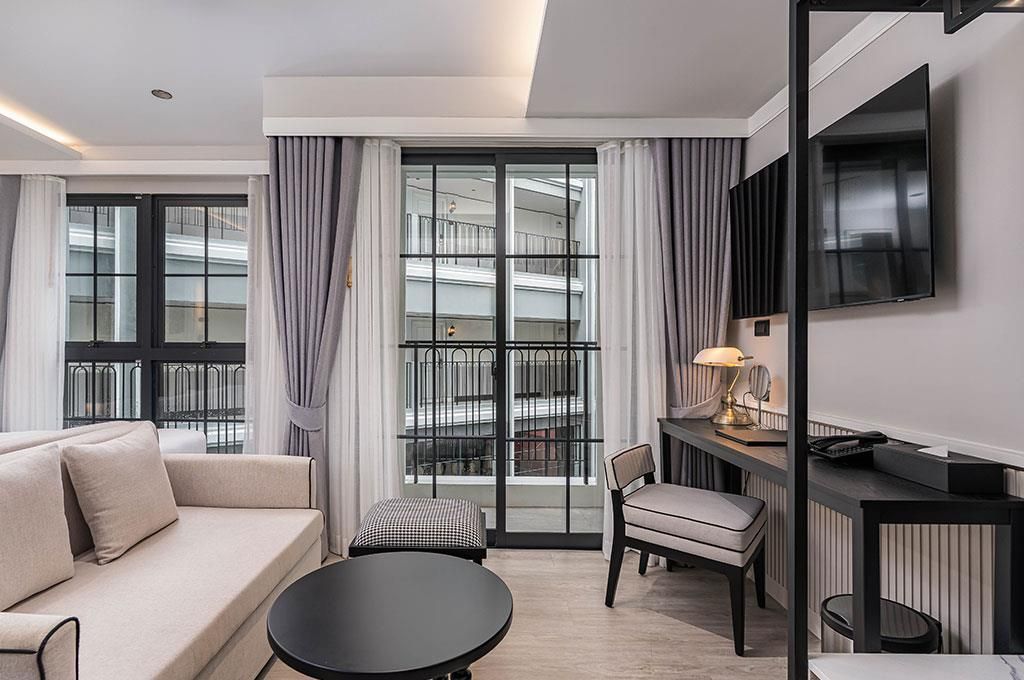 CHATEAU DU VILLAGE - 13