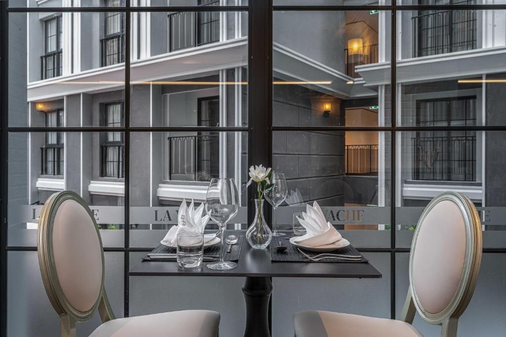 CHATEAU DU VILLAGE - 18