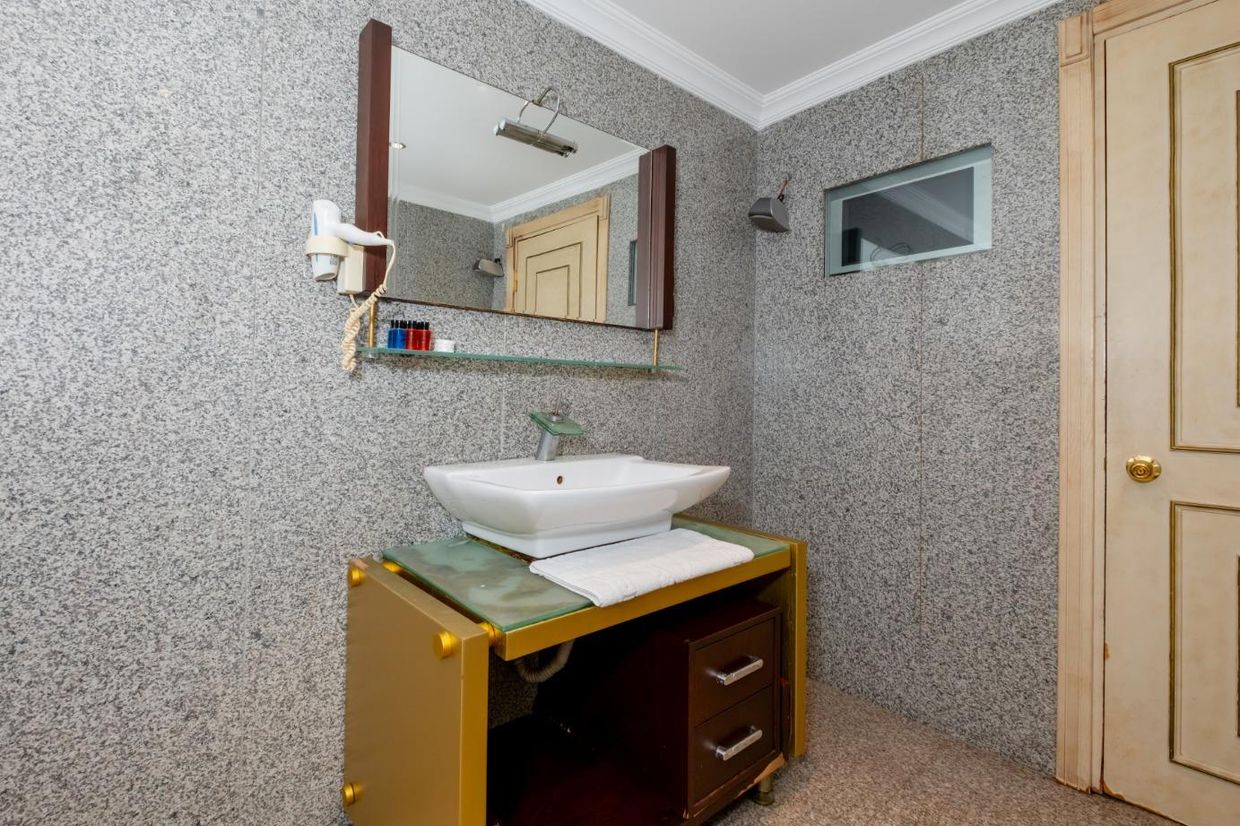 Peak Star Hotel - 11