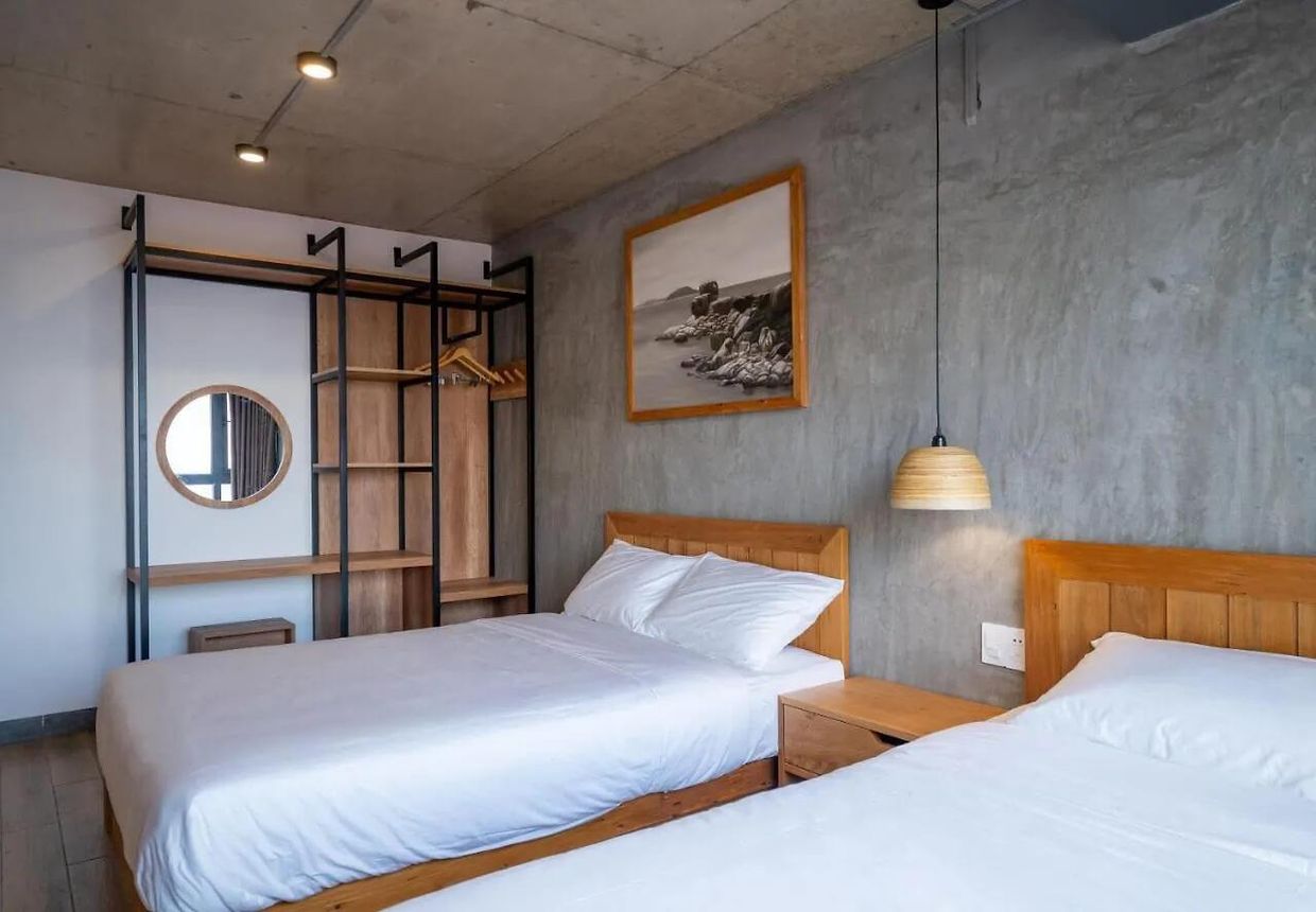 COAST HOUSE BOUTIQUE - 12