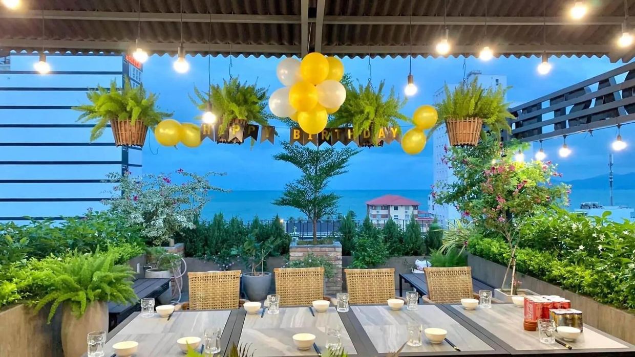 COAST HOUSE BOUTIQUE - 13