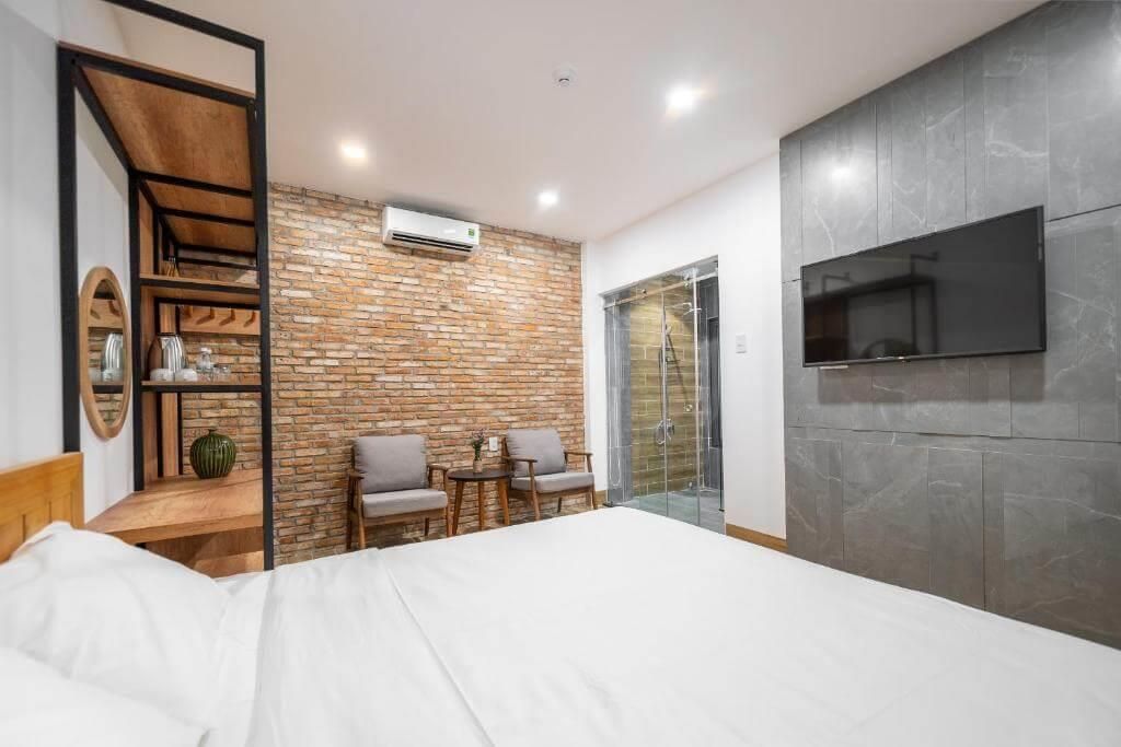 COAST HOUSE BOUTIQUE - 5