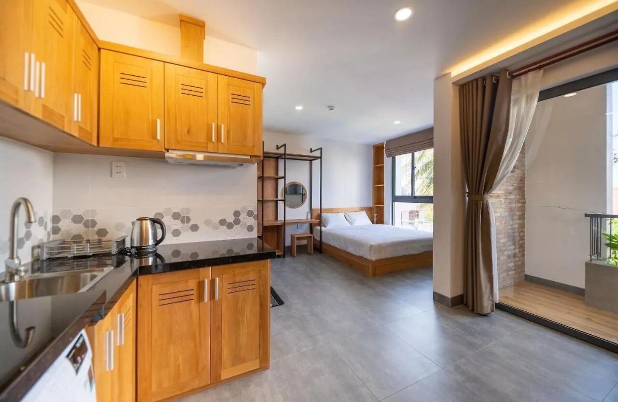 COAST HOUSE BOUTIQUE - 8