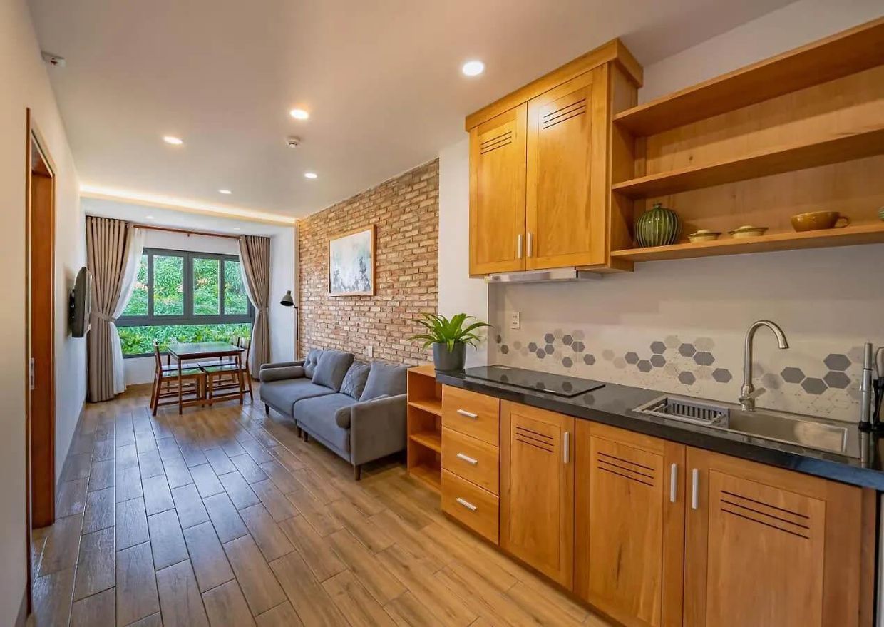 COAST HOUSE BOUTIQUE - 10