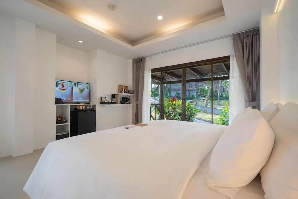 ANONA SUNSET BOUTIQUE - 11