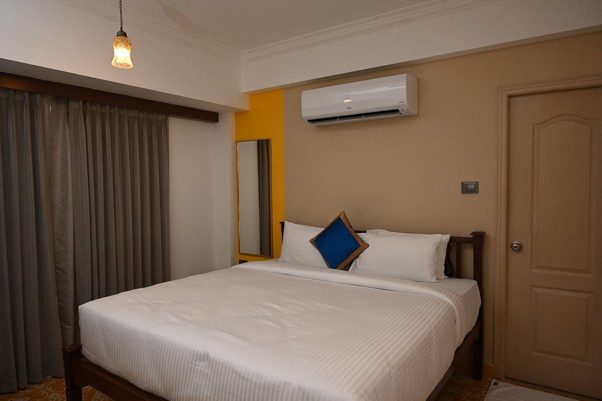 RICHMONDE ANANTA ELITE  - 54